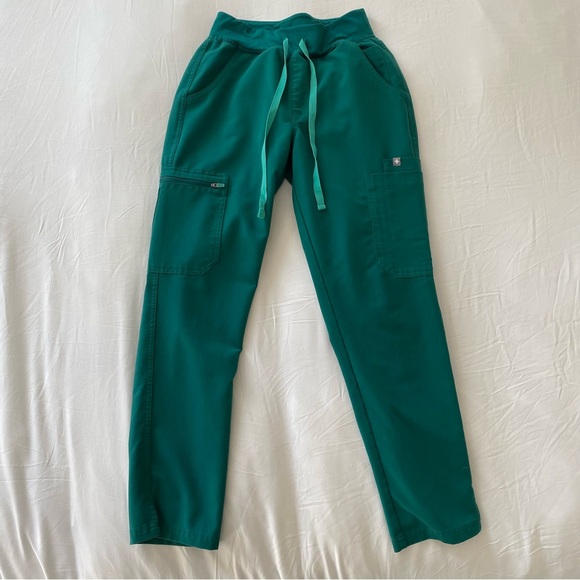 Figs Hunter Green Scrubs Top and Pants Set - XS petite - Picture 3 of 4